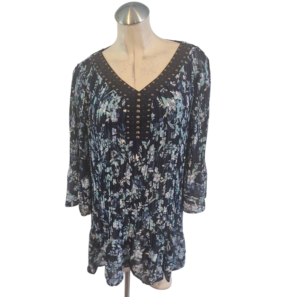 3/$25 NWOT Woman Within Size 18 20 Floral V-Neck Blouse